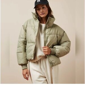 NWT American Eagle Outfitters 
CROPPED PUFFER - Winter jacket in Faded Olive